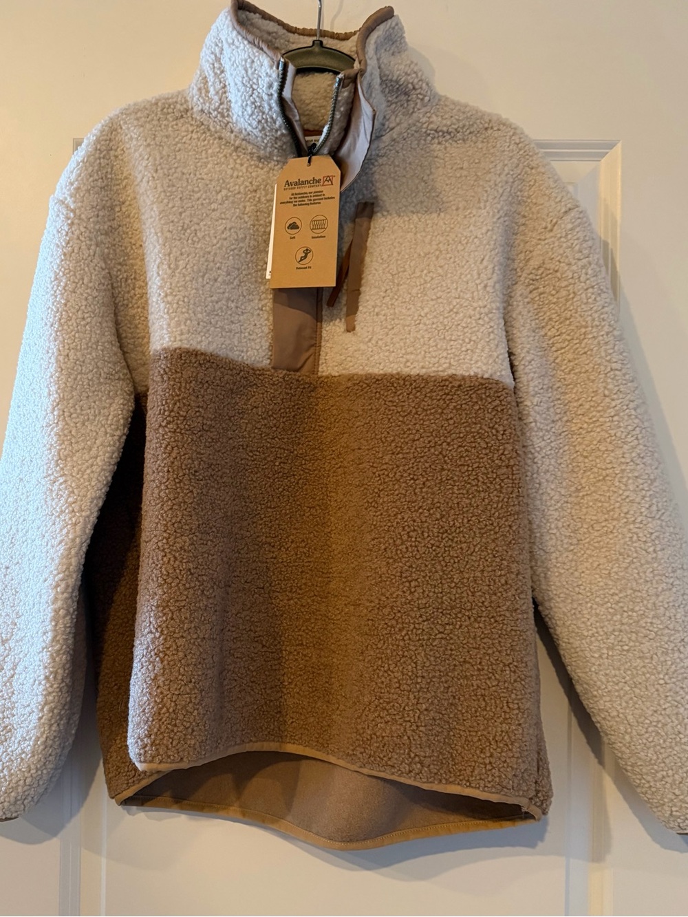Avalanche Outdoor Supply Pullover